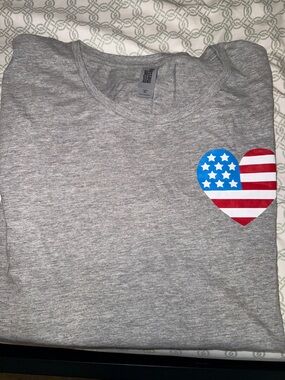 Instant Message Womens Gray Tee with American Flag Heart Graphic| size XL